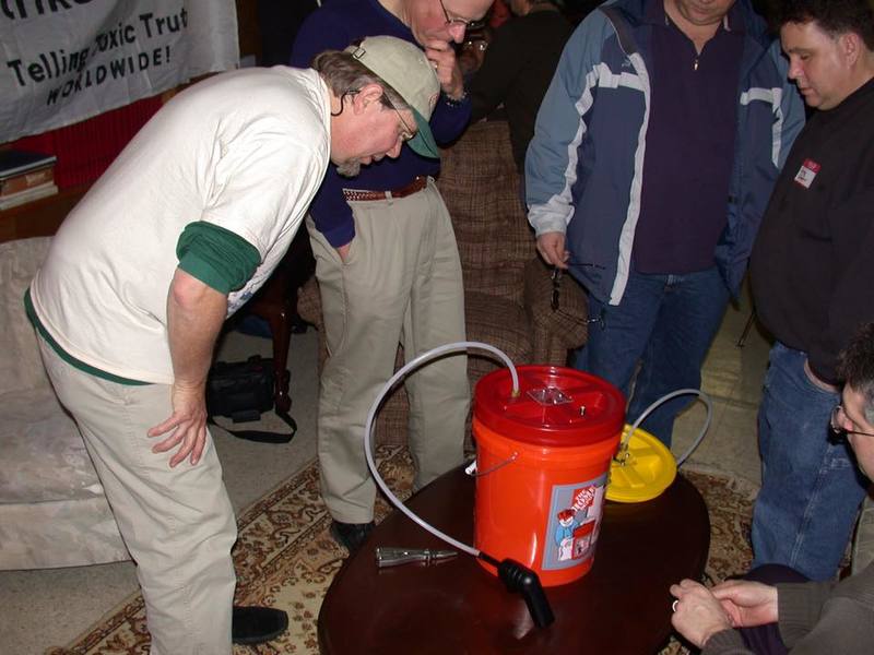 Building the “Bucket” with Denny Larson, 2003
Image courtesy of Citizen Science Community Resources
